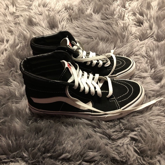 Vans Shoes - High top vans (like new!)